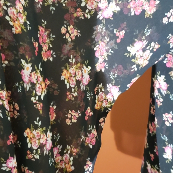 Blouse - Picture 8 of 8